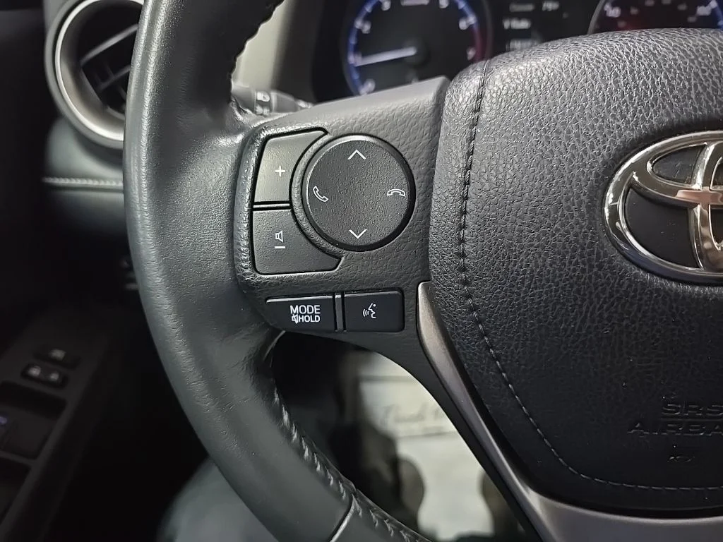 Used 2018 Black Toyota XLE image 20