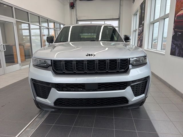 New 2026 Silver Zynith Exterior Paint Jeep Laredo image 2