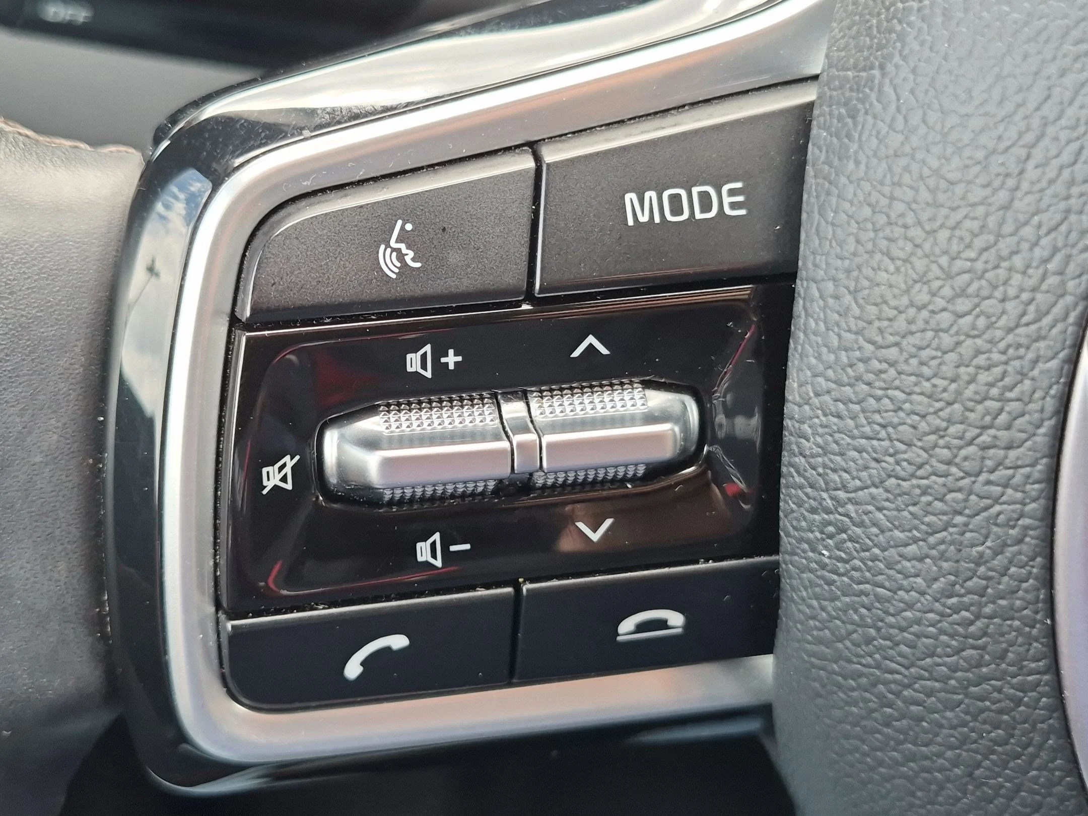 Used 2023 Wolf Gray Kia X-Line S image 17