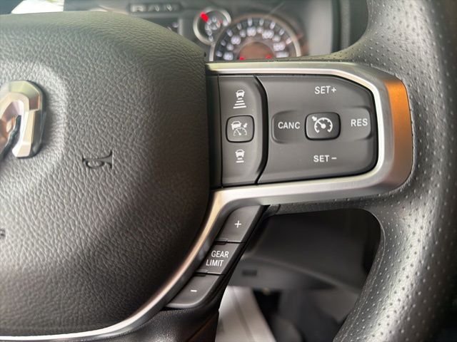 New 2026 Diamond Black Crystal Pearl-Coat Exterior Paint RAM Tradesman image 16