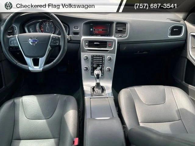 Used 2017 Bright Silver Metallic Volvo T5 image 31