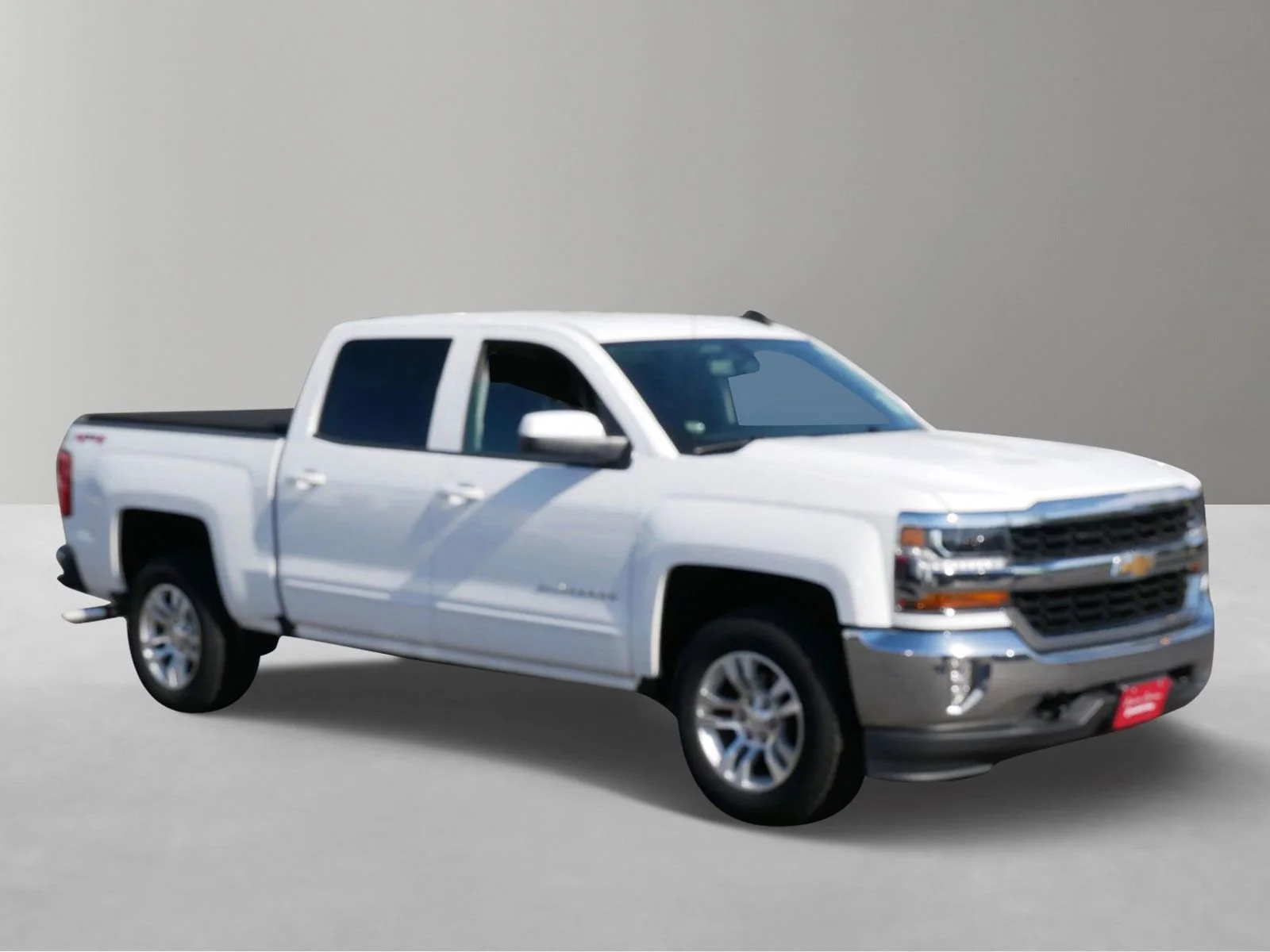 Used 2018 Chevrolet Silverado 1500 LT with VIN 3GCUKREC5JG157006 for sale in White Bear Lake, Minnesota