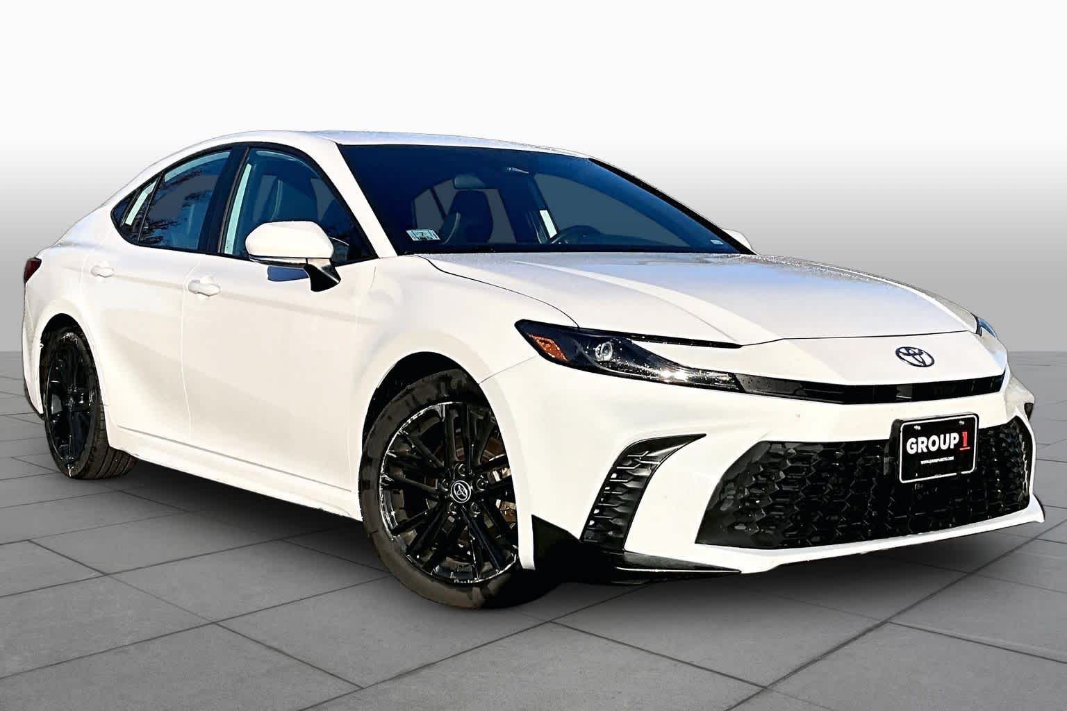Used 2025 Ice Cap Toyota SE image 3