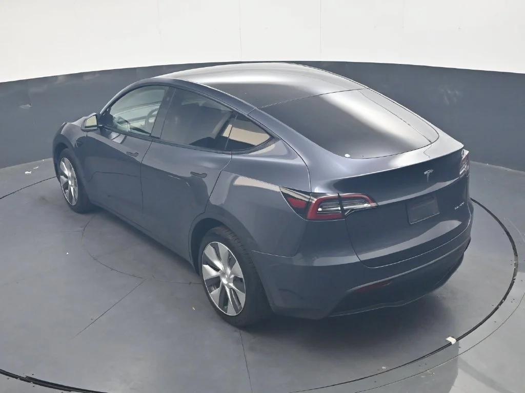Used 2021  Tesla Long Range image 18