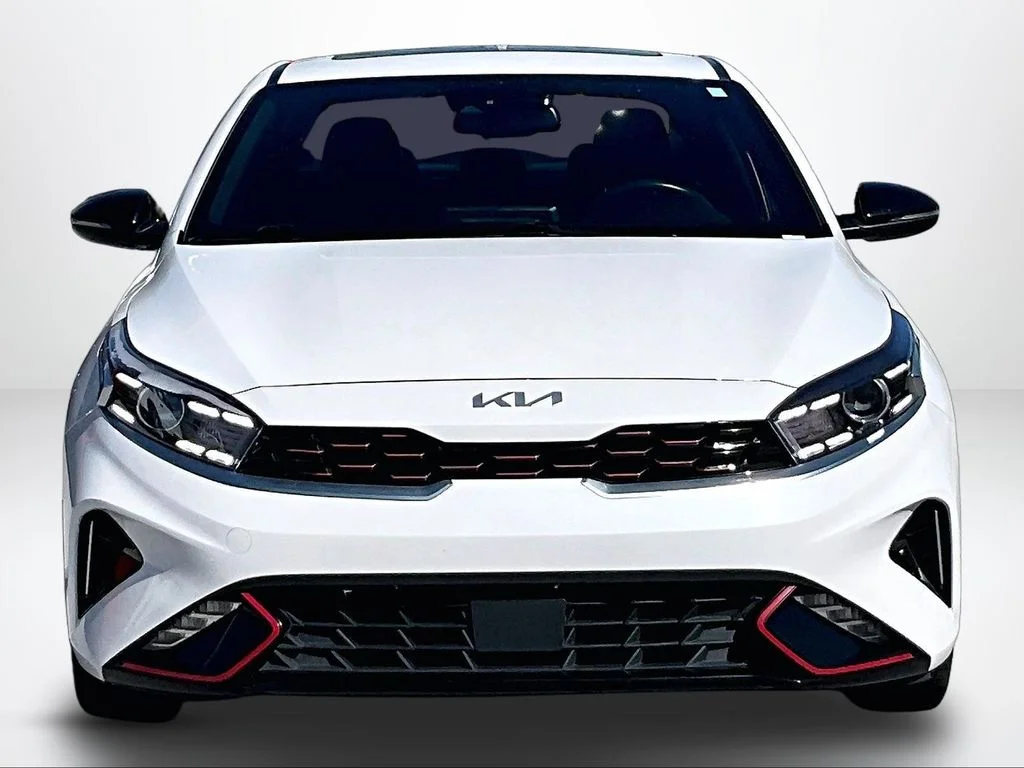 Used 2024 White Kia GT-Line image 4
