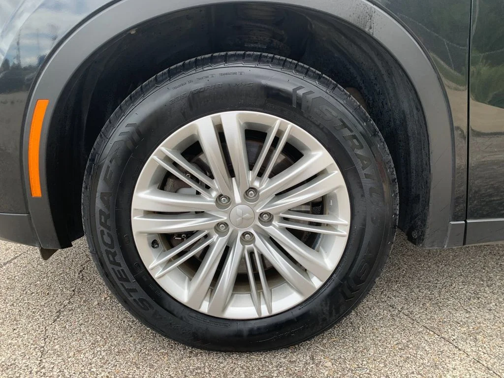 Used 2024  Mitsubishi ES image 32
