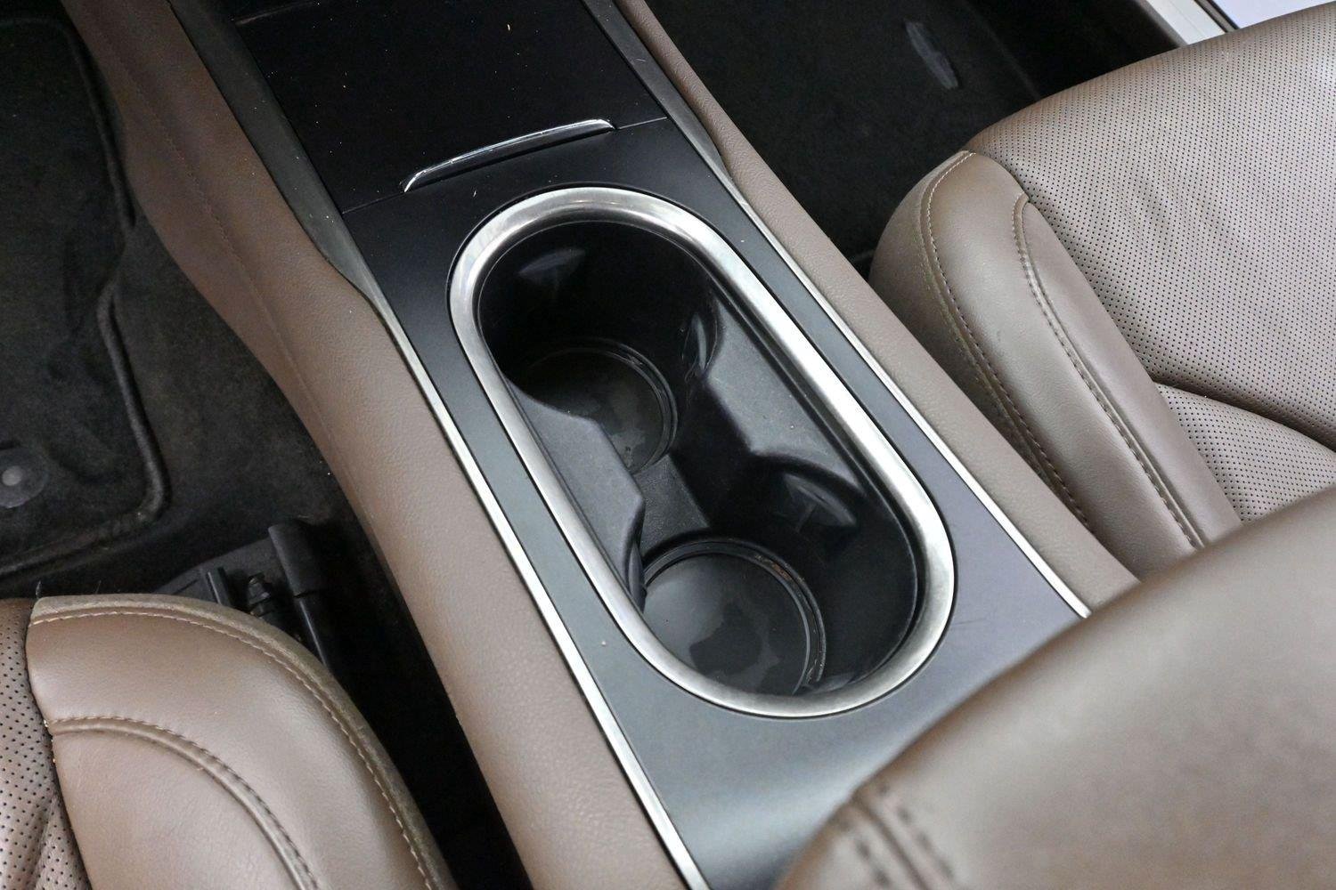 Used 2015 White Platinum Metallic Tri-Coat Lincoln FWD 4dr image 19