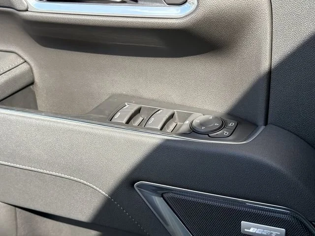 New 2026 Sterling Metallic GMC Elevation image 21