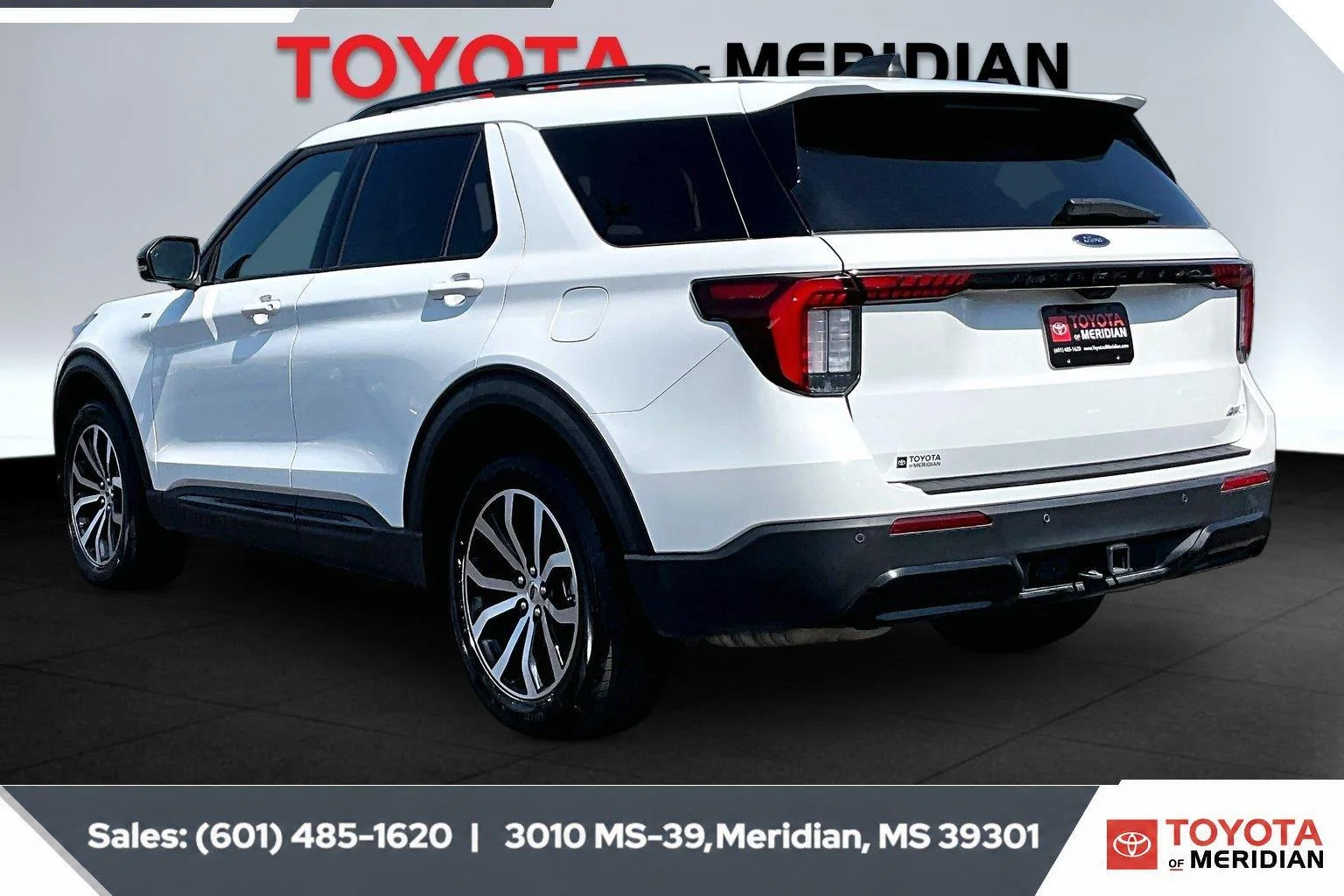 Used 2025 Star White Metallic Tri-Coat Ford ST-Line image 2