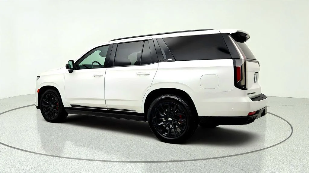 Used 2022 Crystal White Tricoat Cadillac Sport 4WD w/ Touring Pkg & Sport Performance Pkg image 7