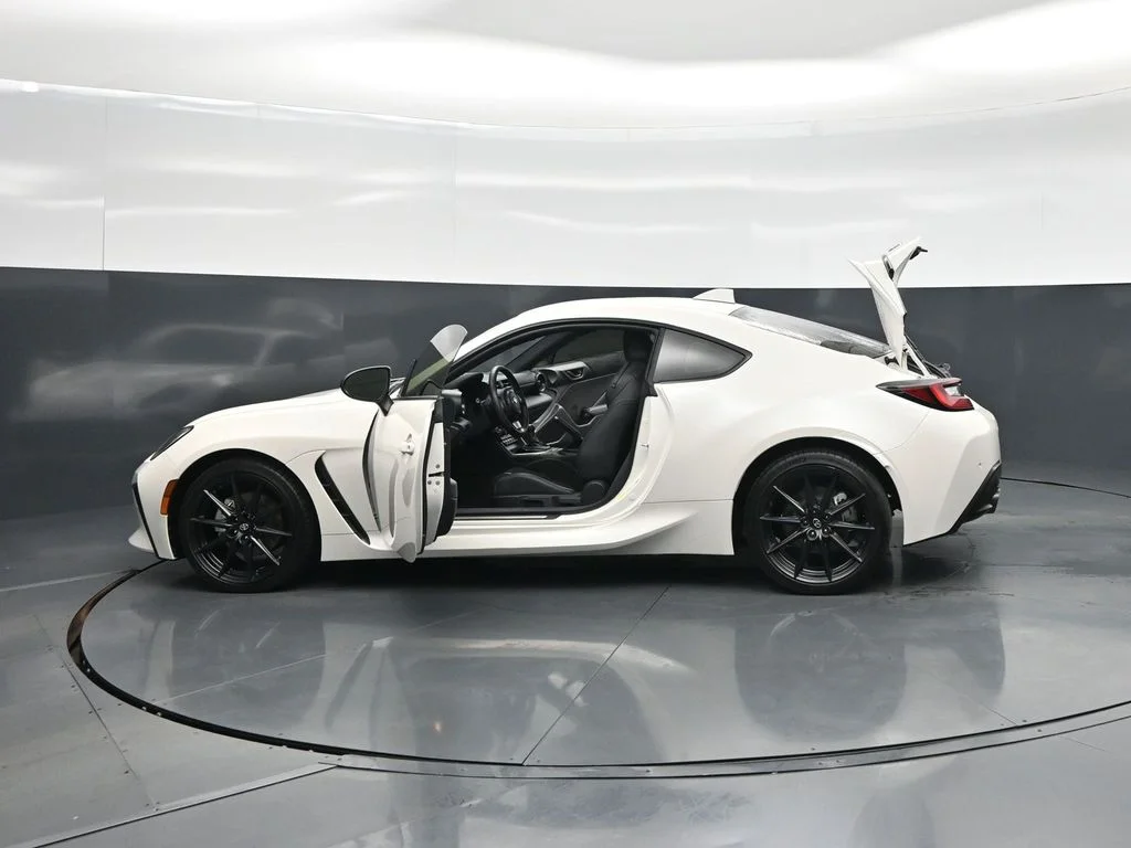 Used 2024 White Toyota Premium image 31