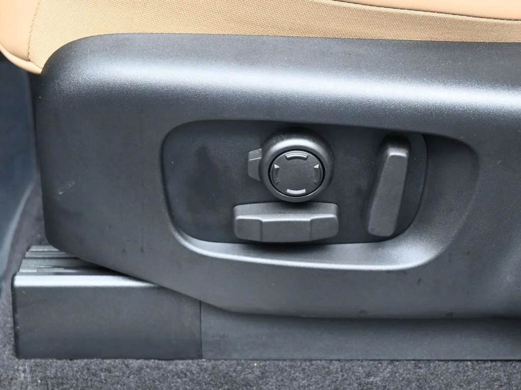 2026 Land Rover Discovery Gemini Edition - Photo 12
