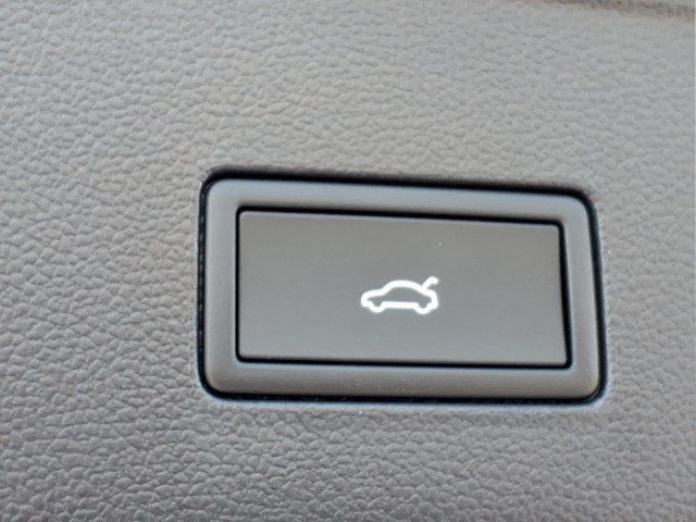 New 2026 Silver Mist Metallic Volkswagen SE w/Technology 4M image 10