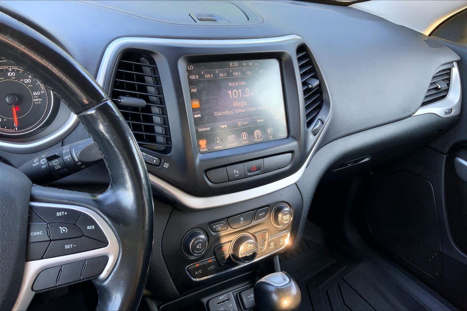 Used 2018 Billet Silver Metallic Clearcoat Jeep Latitude Plus image 6
