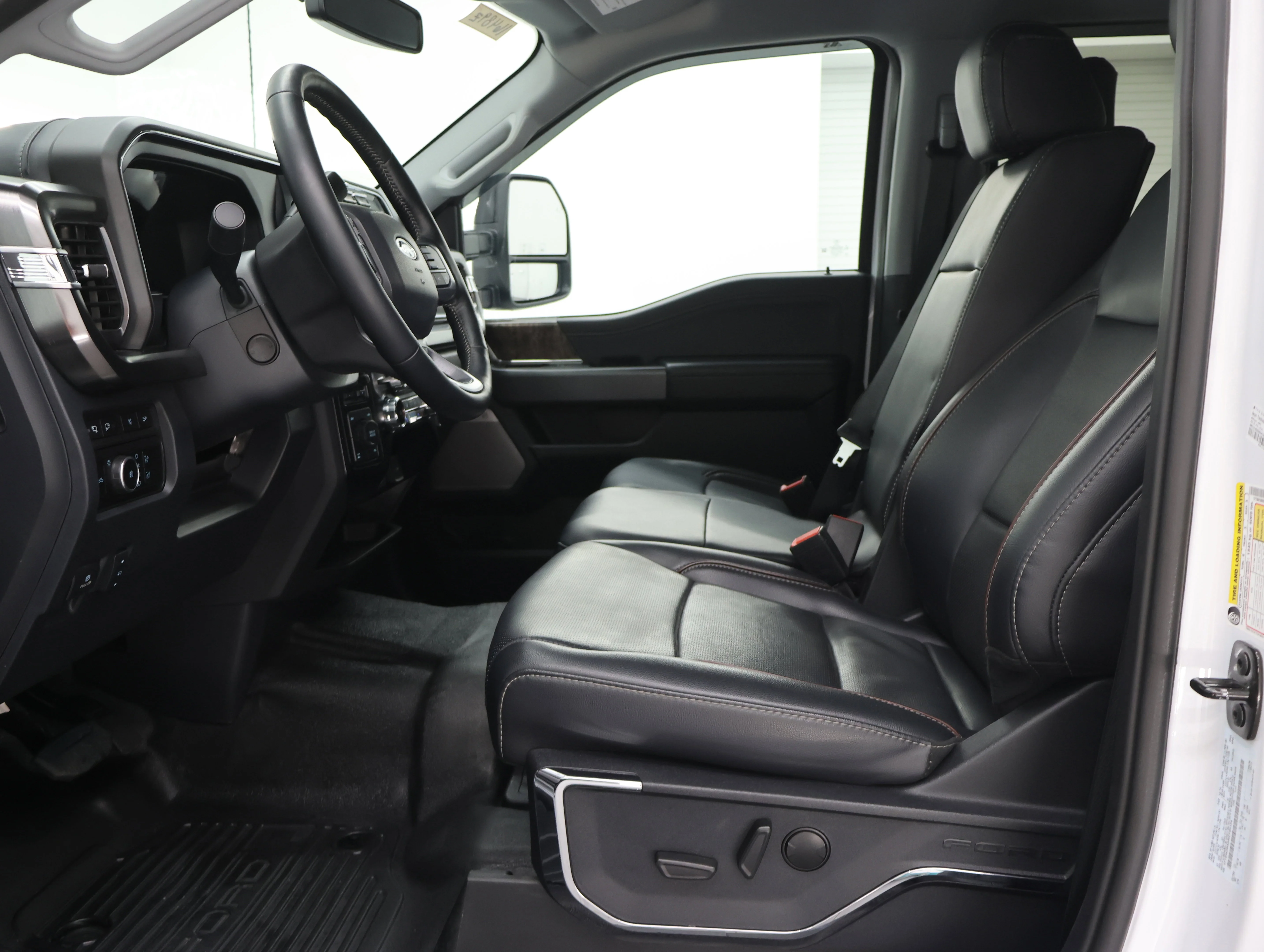 Used 2024 Oxford White Ford Lariat image 8