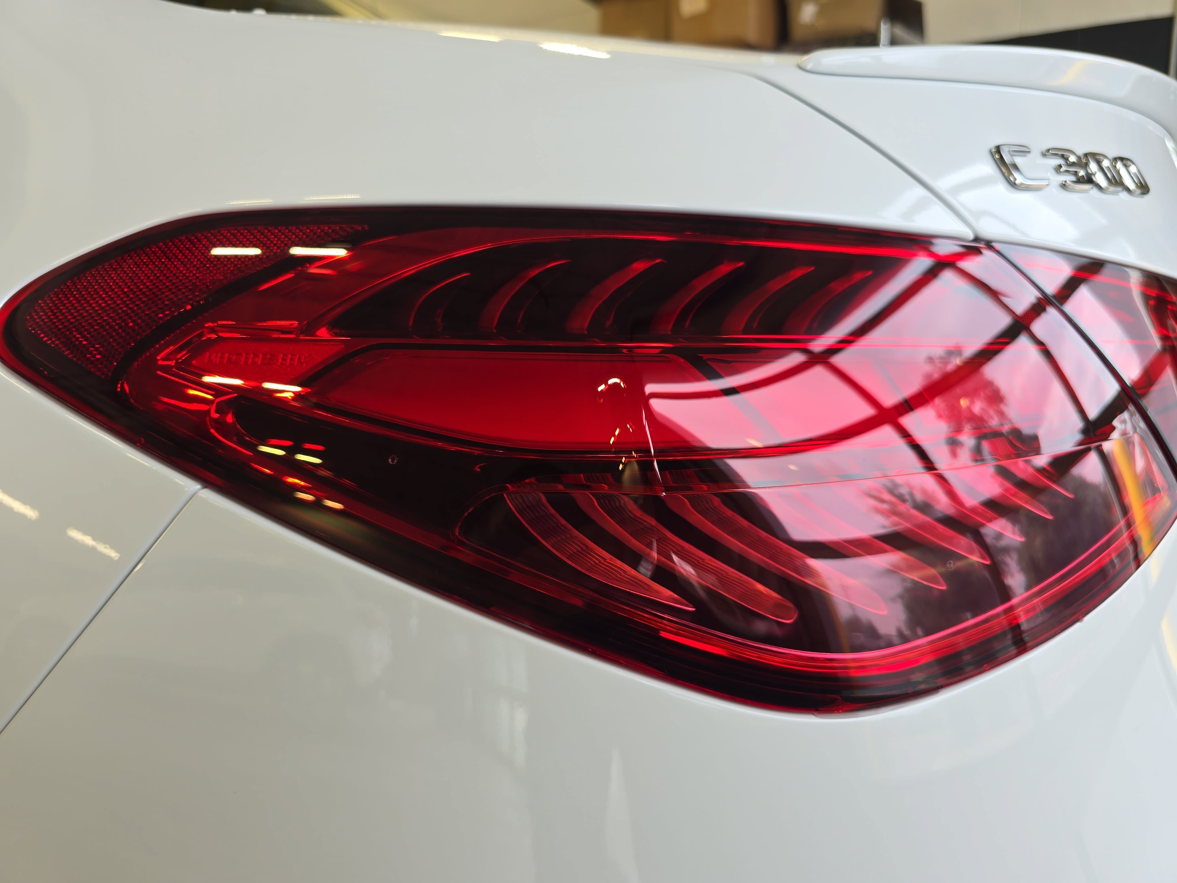 New 2026 MANUFAKTUR Moonlight White Metallic Mercedes-Benz C300 image 37