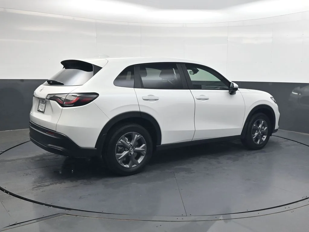 New 2027 Platinum White Pearl Honda LX image 4