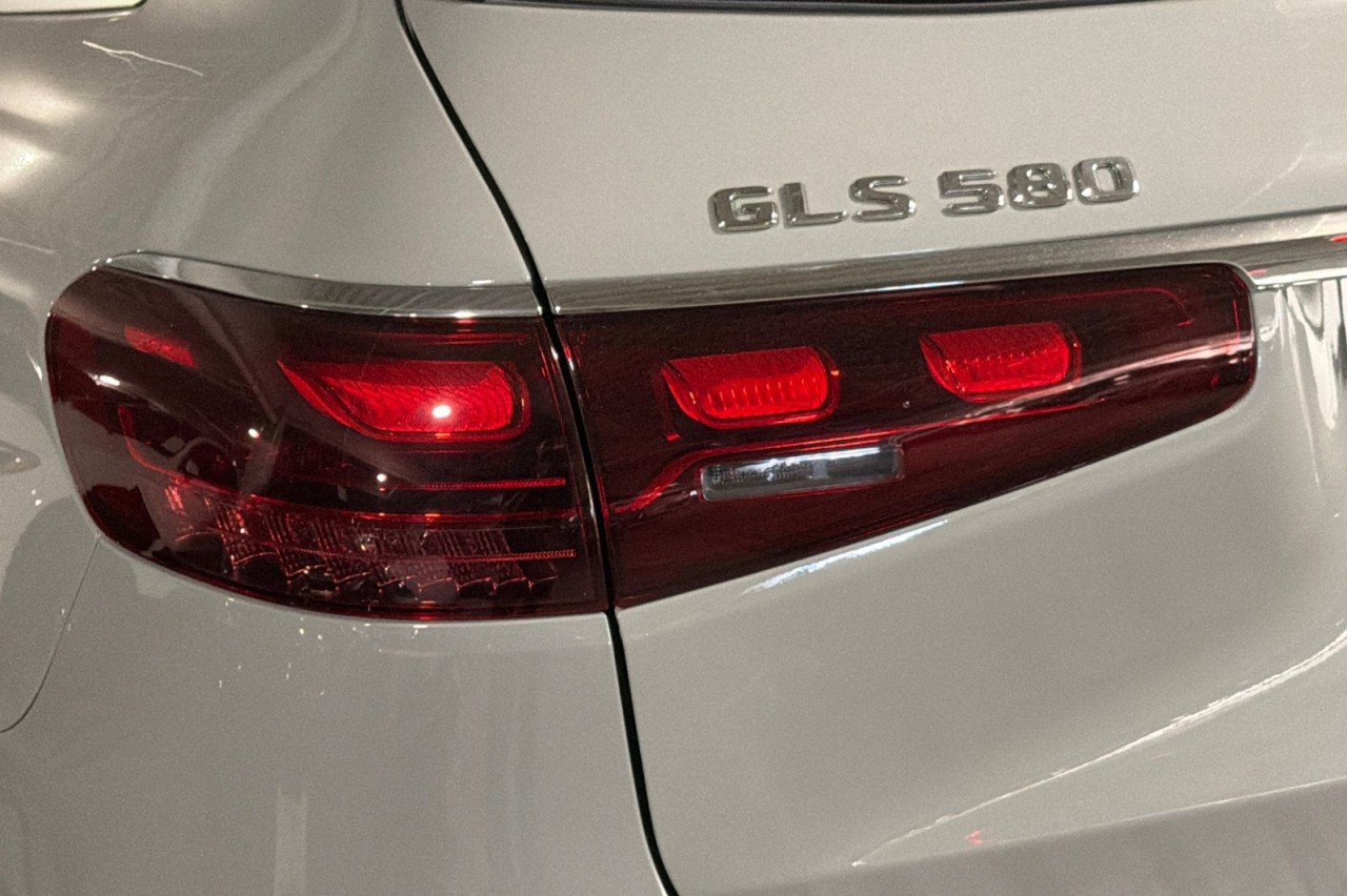 New 2026 MANUFAKTUR Alpine Grey Mercedes-Benz GLS 580 4MATIC® SUV image 28