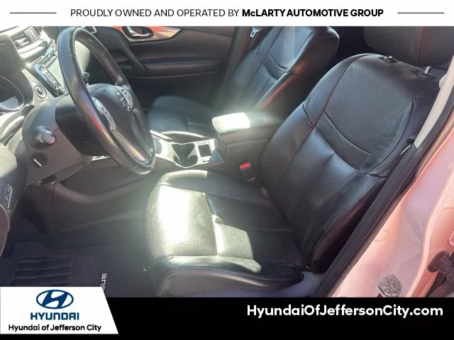 Used 2015 White Nissan SL image 4