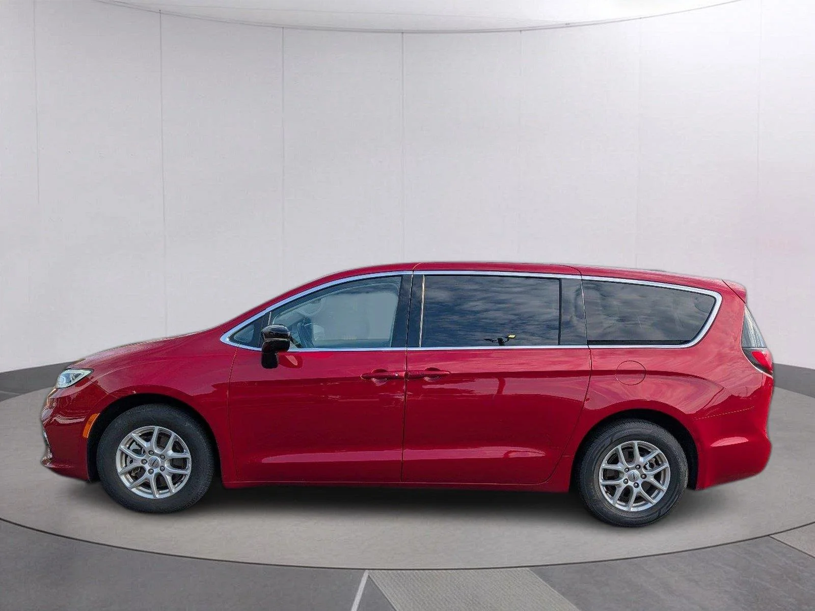Used 2024 Red Hot Pearlcoat Chrysler Touring L image 2