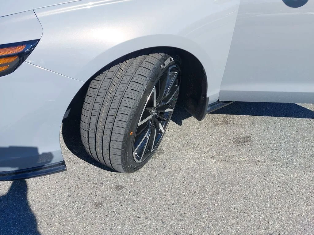 Used 2024  Honda Touring image 30
