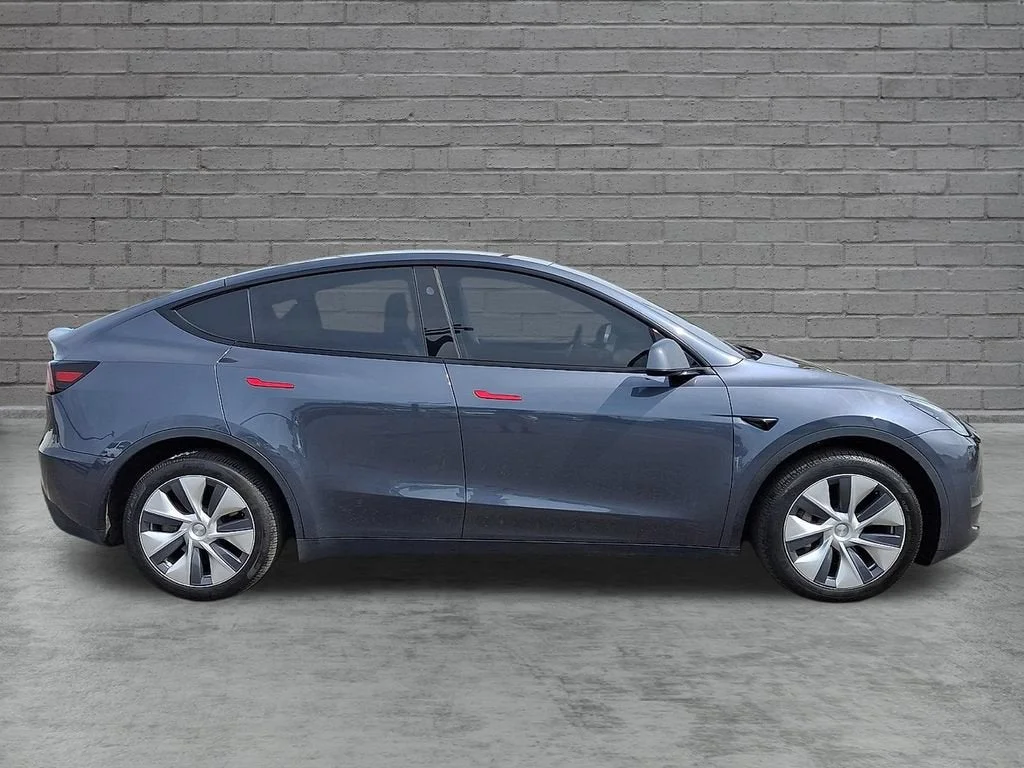 Used 2023  Tesla Long Range image 41