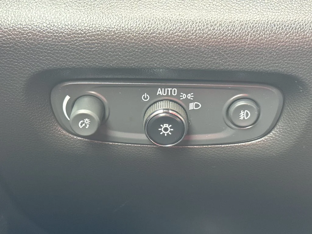 Used 2020 Gray Chevrolet 3LT image 33