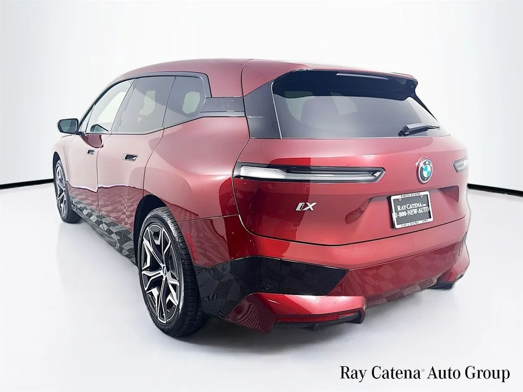 Used 2024 Red BMW xDrive50 image 5