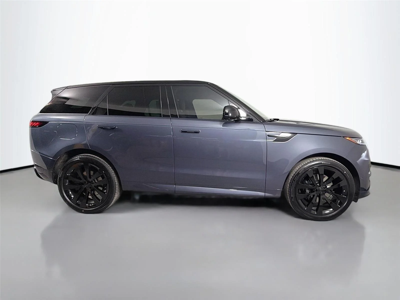 New 2026 Varesine Blue LAND ROVER Dynamic SE image 4