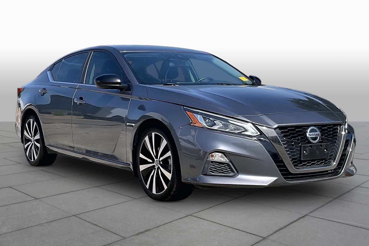 Used 2020 Gun Metallic Nissan 2.5 SR image 3