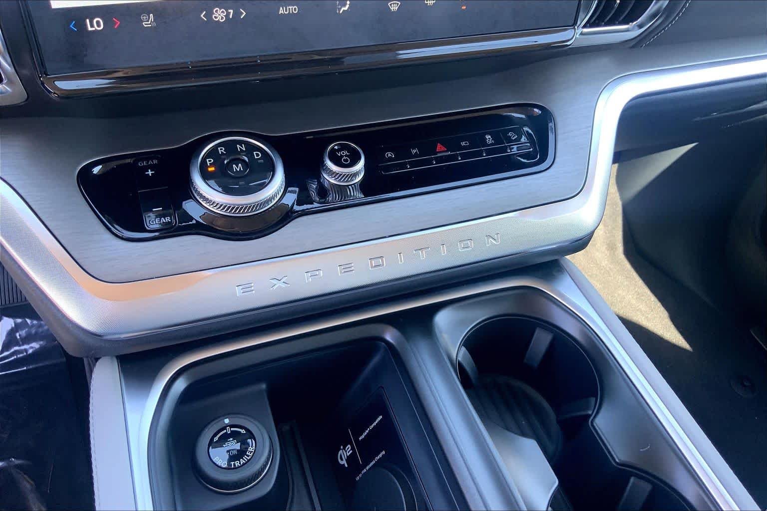 New 2027 Agate Black Metallic Ford Platinum image 19