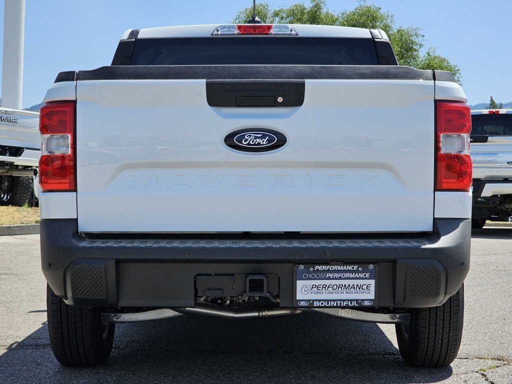 New 2025 Oxford White Ford XLT image 16
