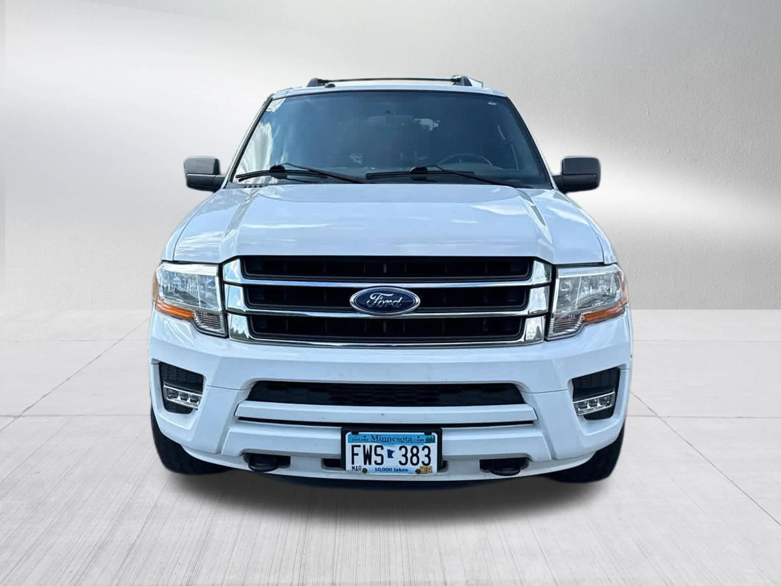 Used 2017 Oxford White Ford XLT image 3