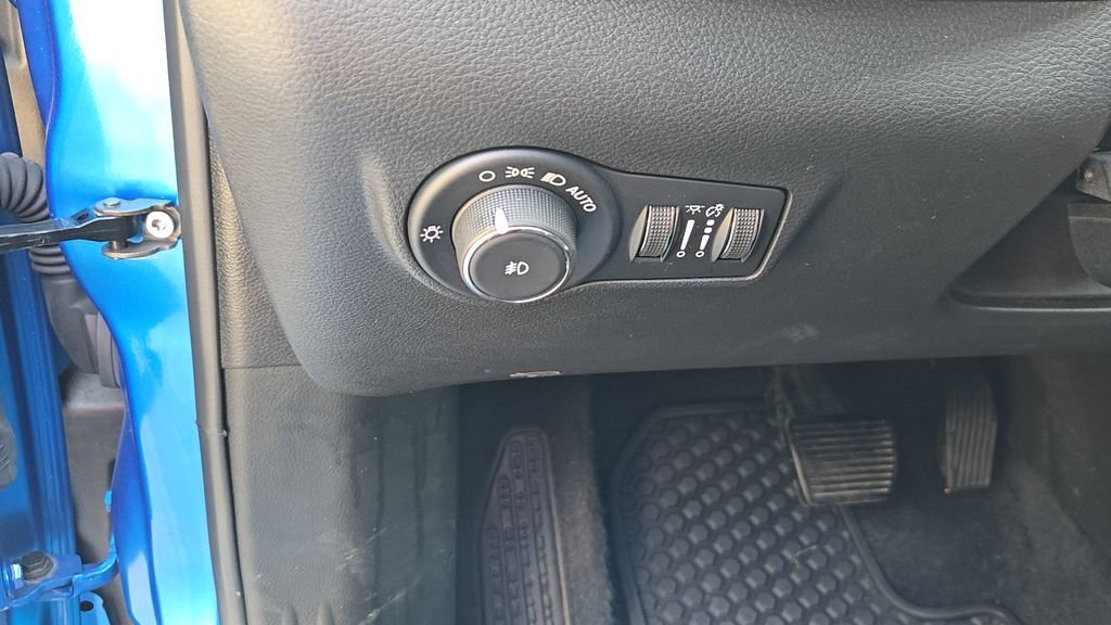 Used 2025 Hydro Blue Pearlcoat Jeep Trailhawk image 9