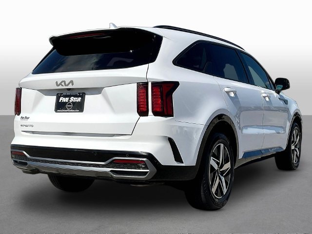 Used 2023 White Kia S image 7