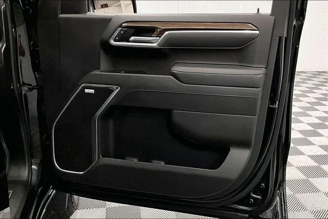 Used 2025 Black Chevrolet RST image 21