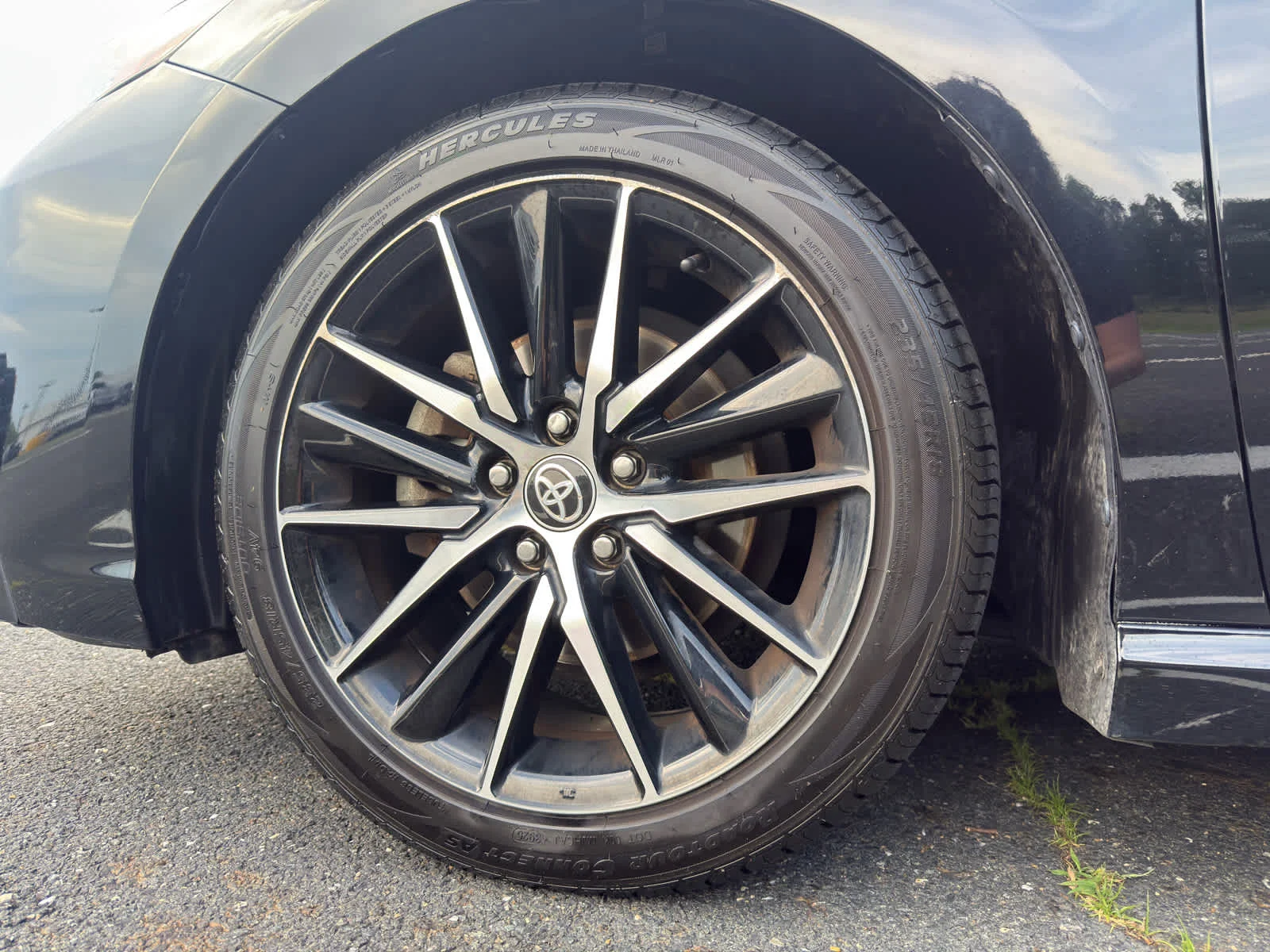 Used 2022 Midnight Black Metallic Toyota SE image 10