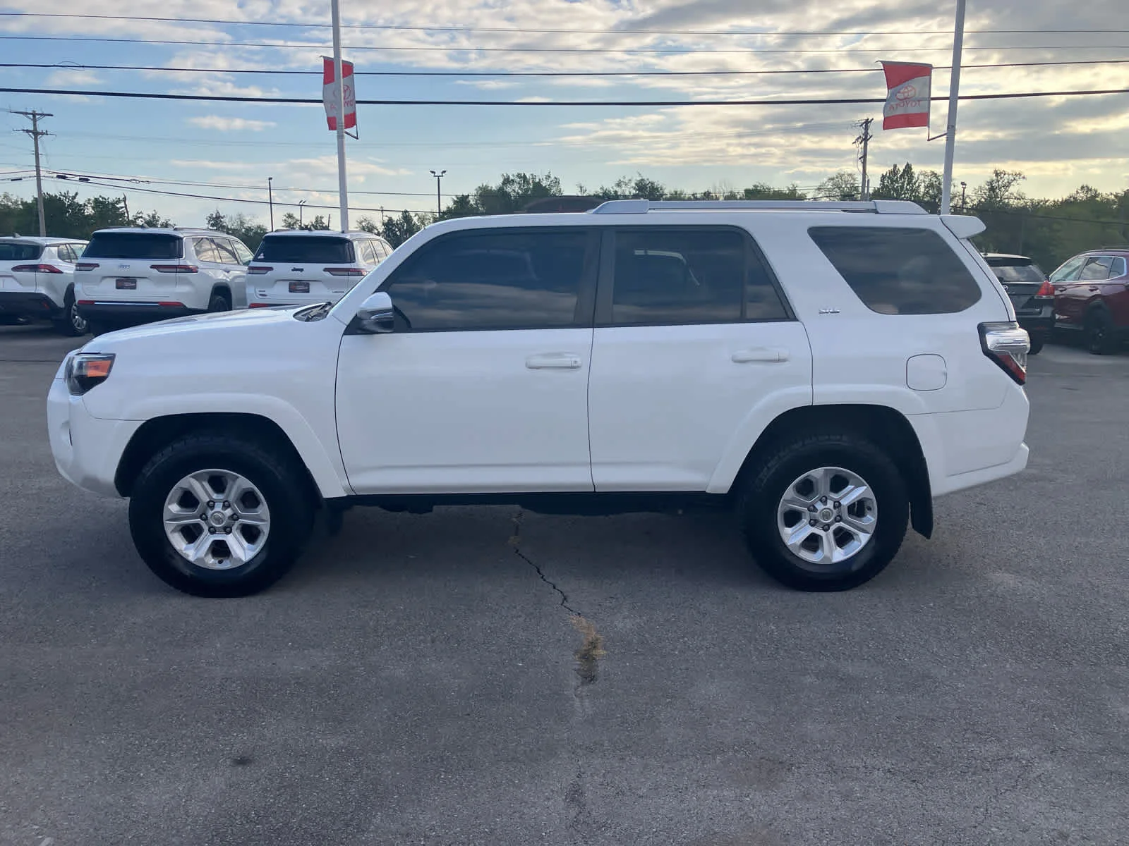 Used 2017 Super White Toyota SR5 Premium image 4
