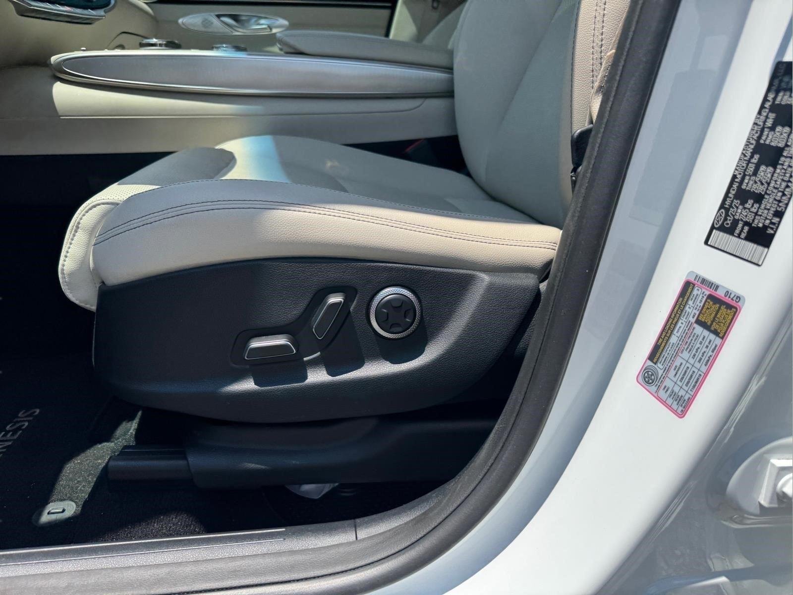 2024 GENESIS GV70 Standard - Photo 18