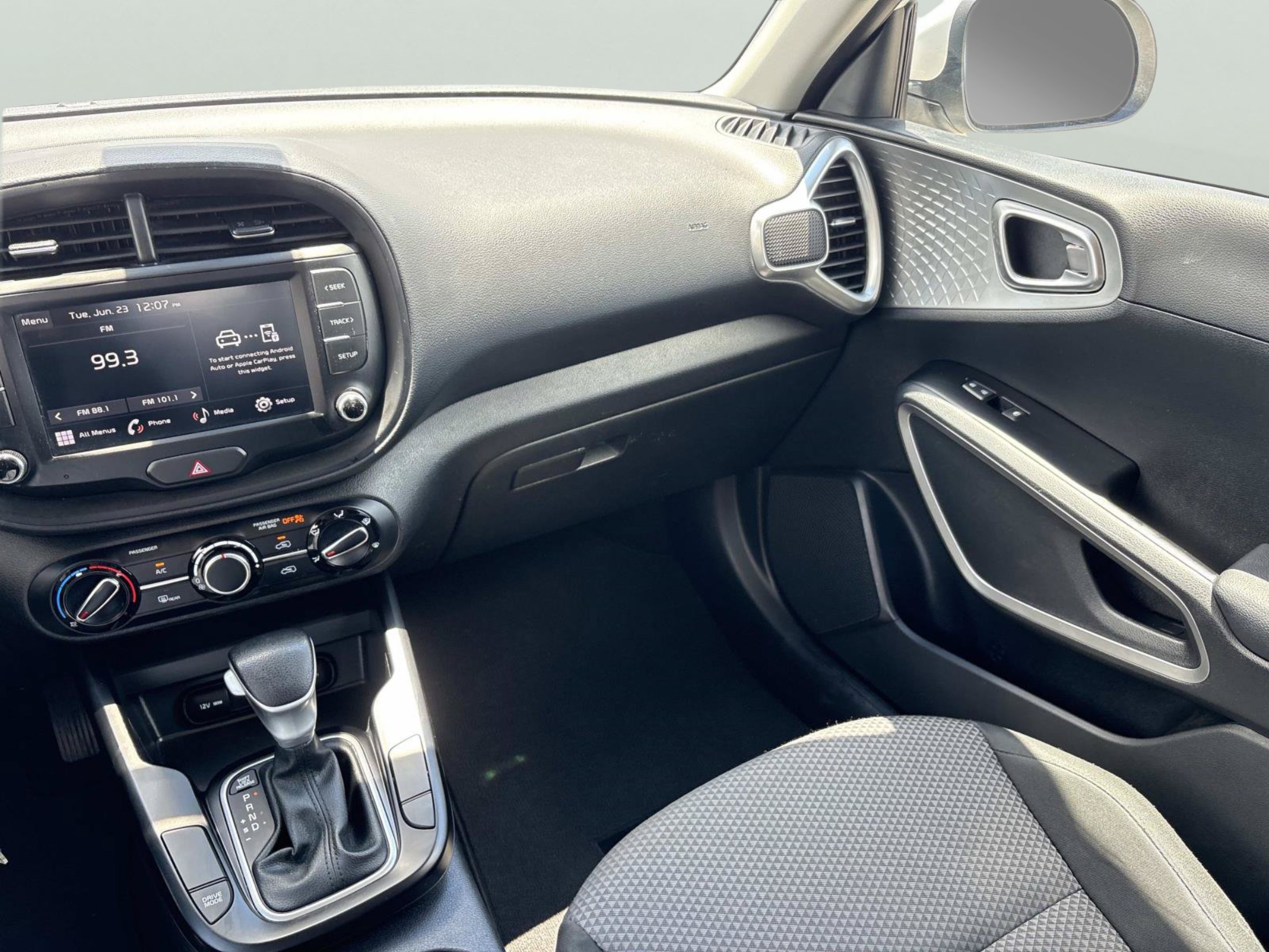 Used 2023 Snow White Pearl Kia LX image 11