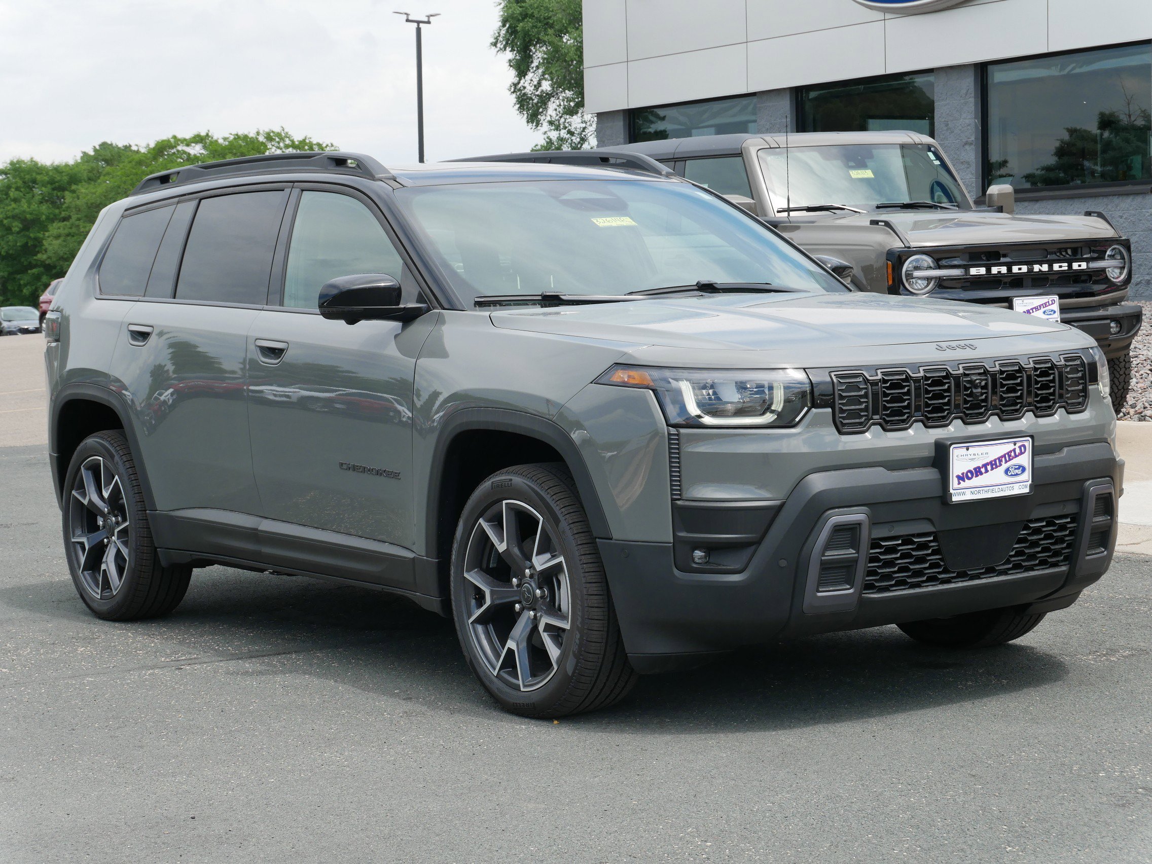 New 2026 Sting-Gray Clear-Coat Exterior Paint Jeep Overland image 2