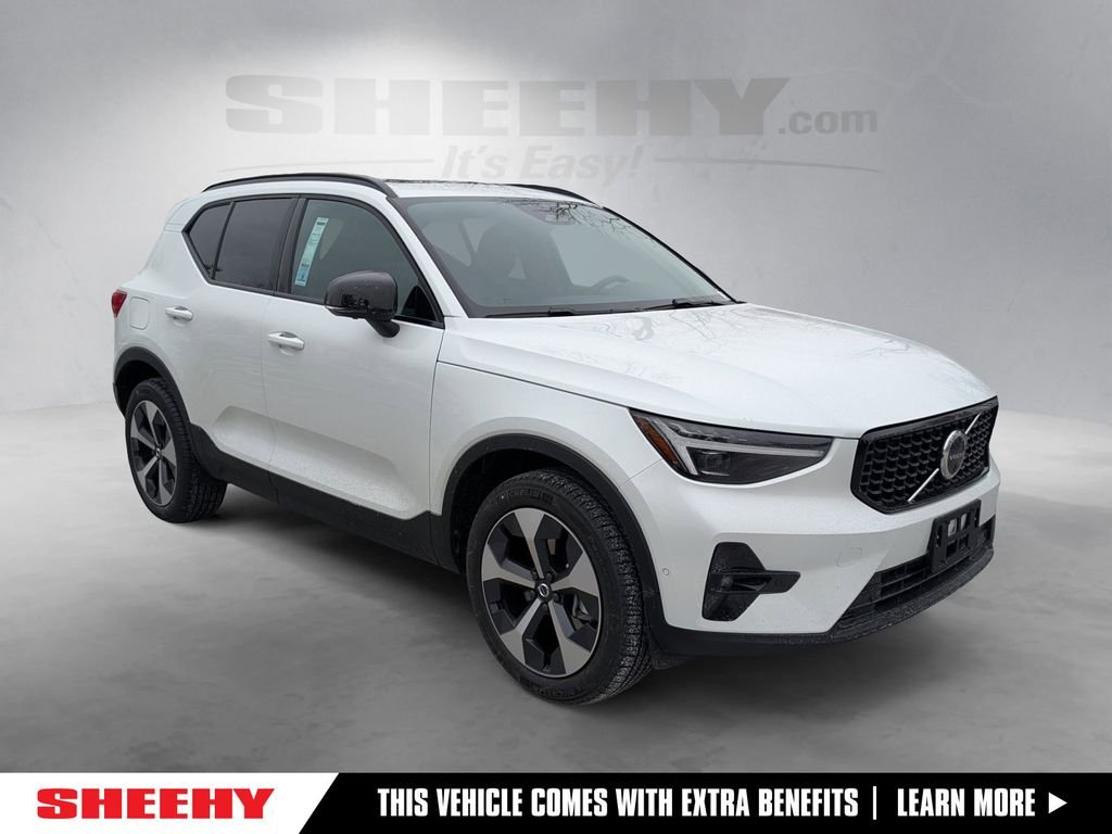 2026 Volvo XC40 B5 Plus Dark AWD's photo