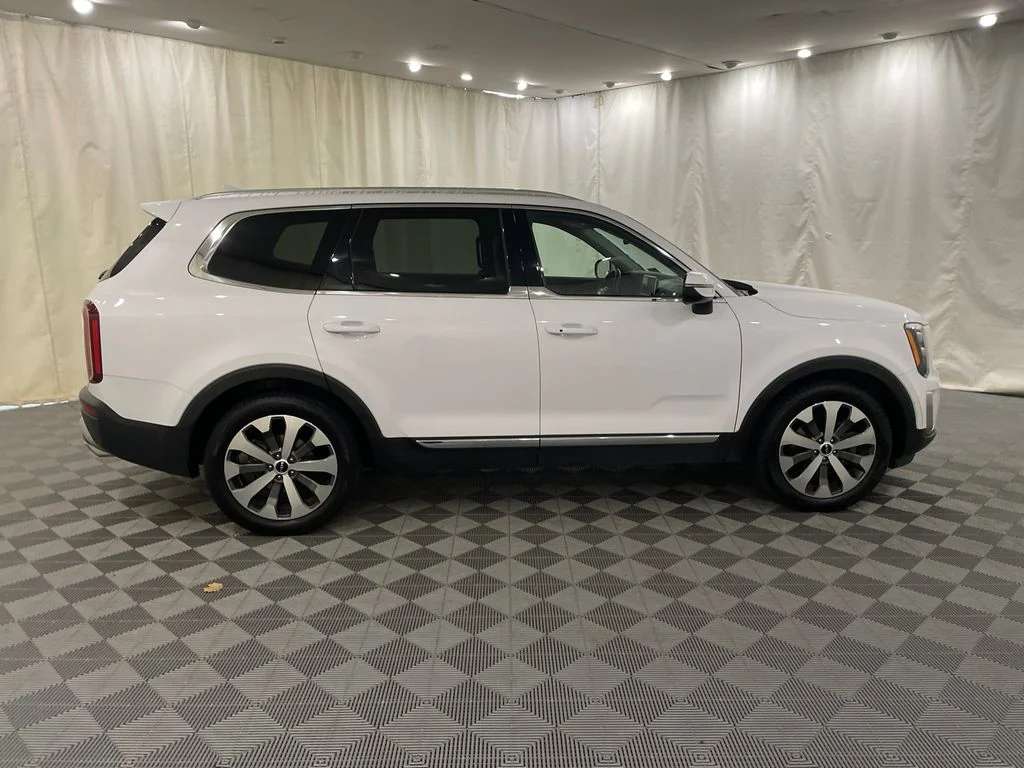 Used 2022 Glacial White Pearl Kia EX image 4