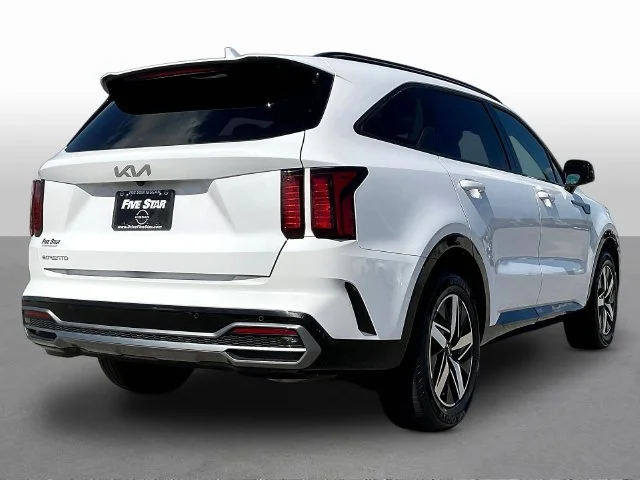 Used 2023 White Kia S image 7