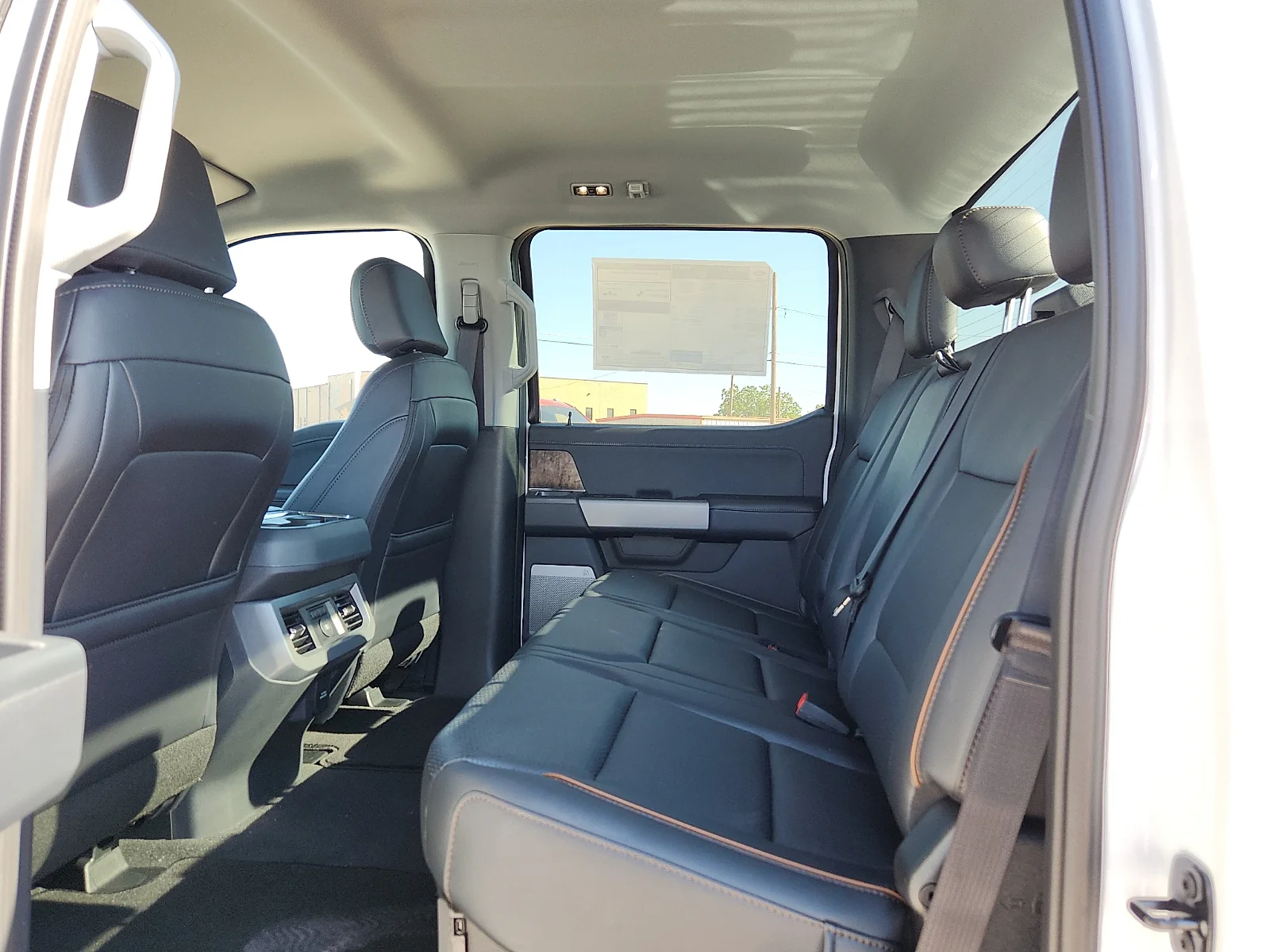 New 2027 Oxford White Ford Lariat image 18