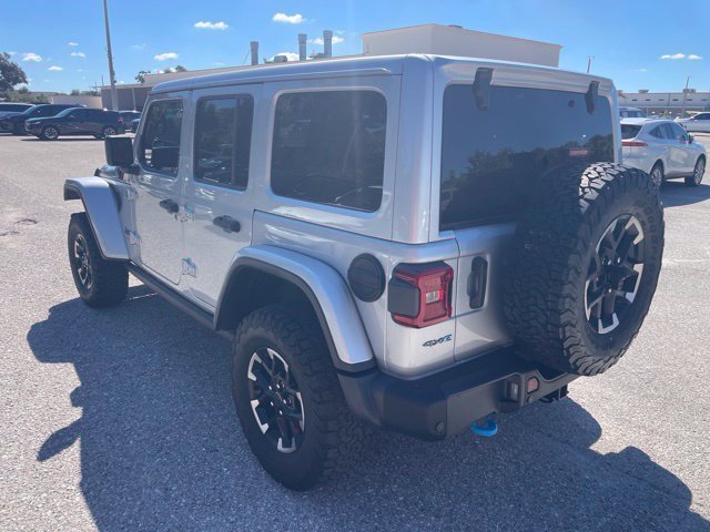 Used 2024 Silver Zynith Clearcoat Jeep Rubicon X image 4