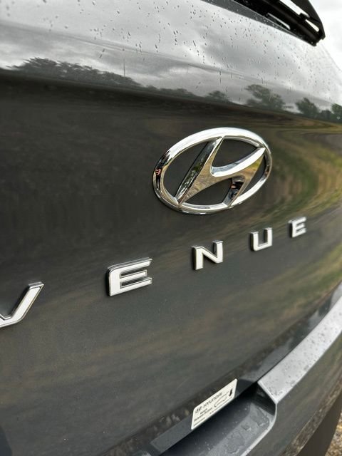 2025 Hyundai Venue SEL - Photo 7