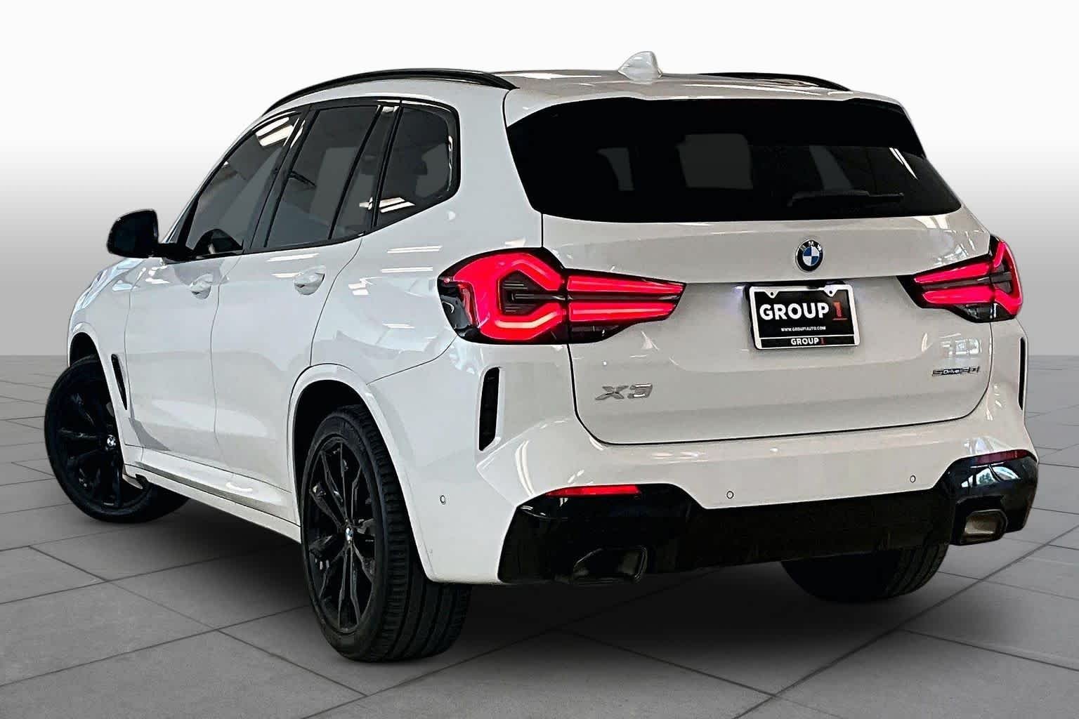 Used 2024 Alpine White BMW sDrive30i image 11