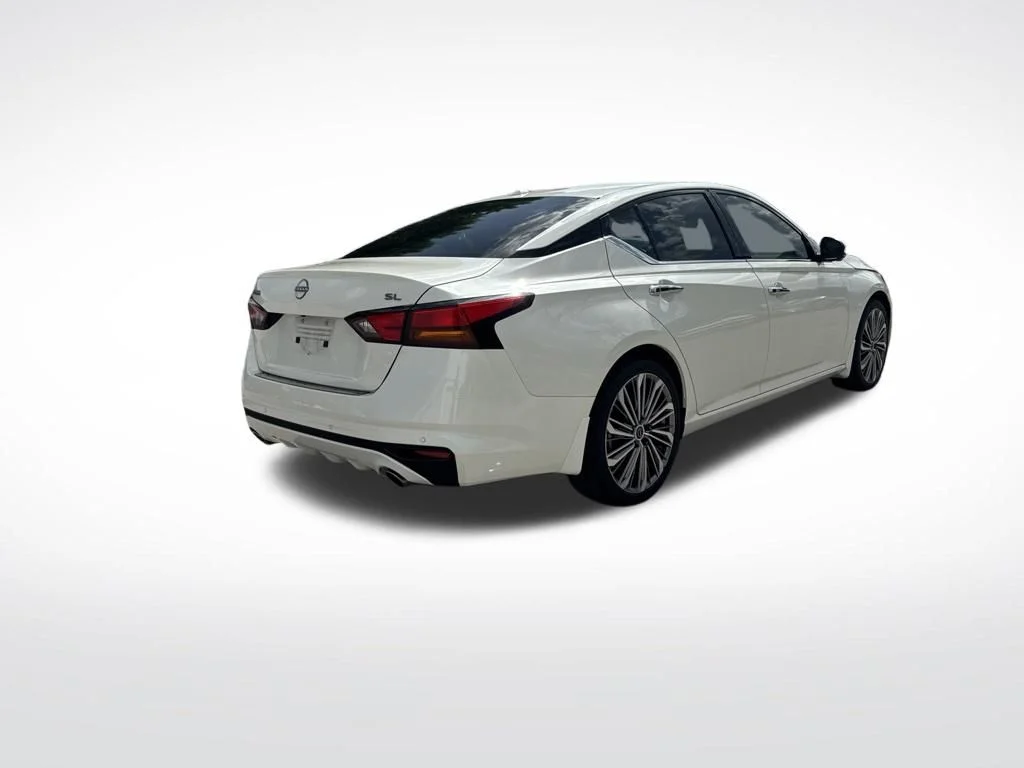 Used 2024 White Nissan 2.5 SL image 5