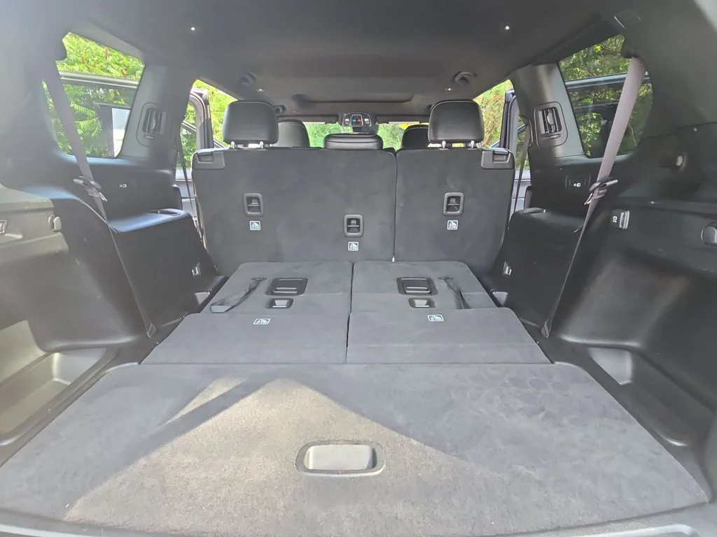Used 2023 Black Jeep Altitude image 13